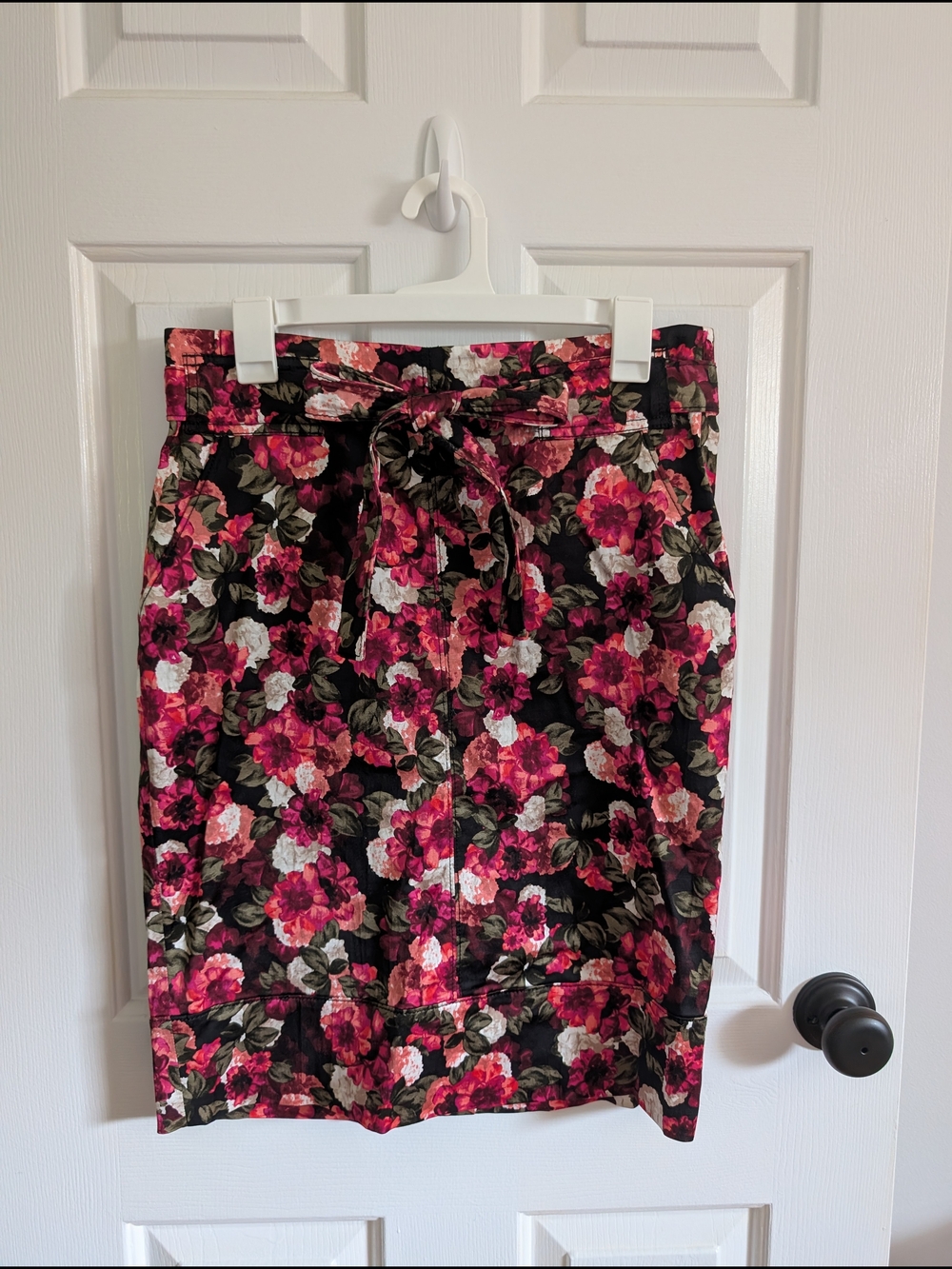 Banana Republic Women's Black Floral Tie-Waist Pencil Skirt Size 8
